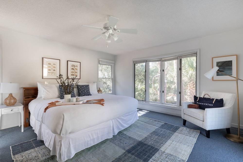 Sandpiper by Avantstay Gorgeous Beachside Home w Spacious Yard Chic Design