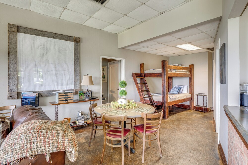 1 Mi to Lake Guntersville: Scenic Condo Retreat!
