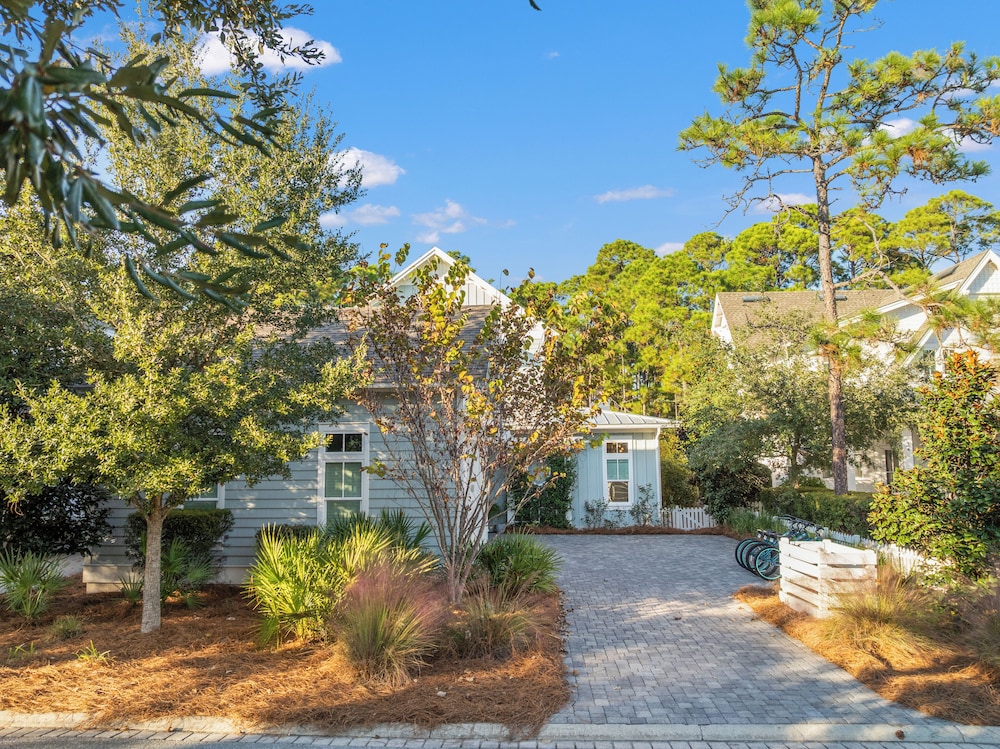 Sea Dlight: 3BR Beach Home Sleeps 10 With 4 Bikes in Watersound West