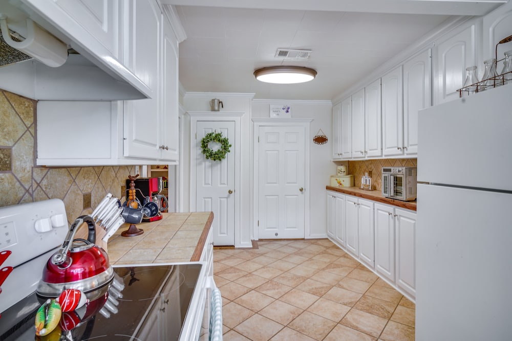 Lakefront Jonesville Cabin w/ Dock  Fire Pit! - Property Image 22