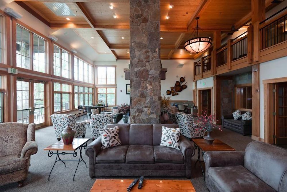 Grand Timber Lodge 3 Bedroom Ski In, Ski Out Condo