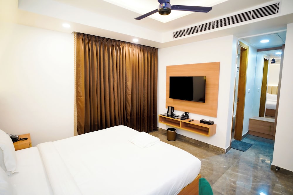 Royal Raven Hotel And Banquet