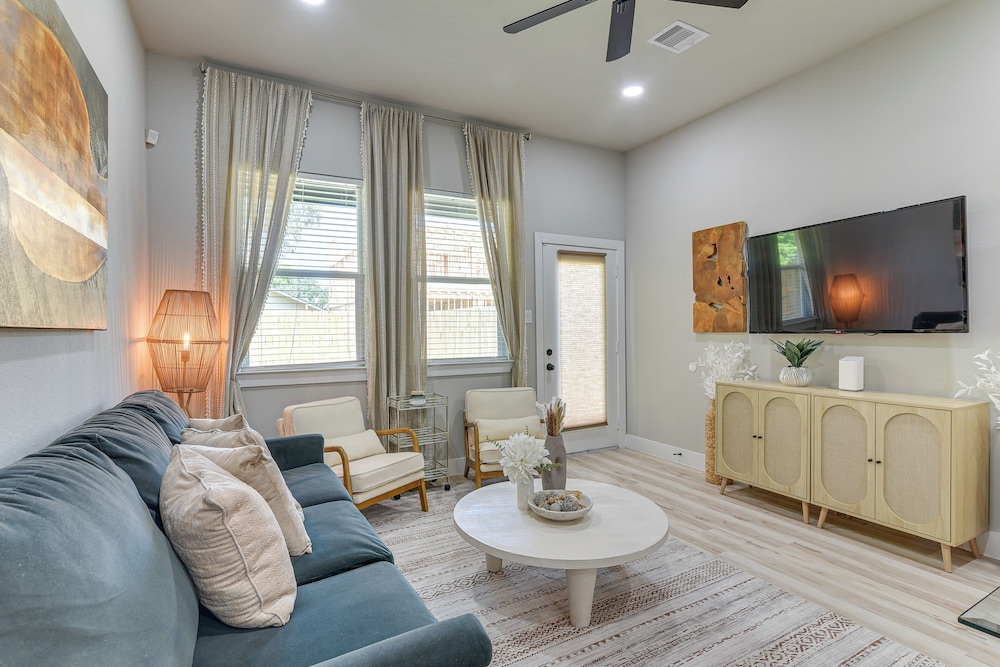 Private Patio & Yard: Houston Retreat Near Golf!