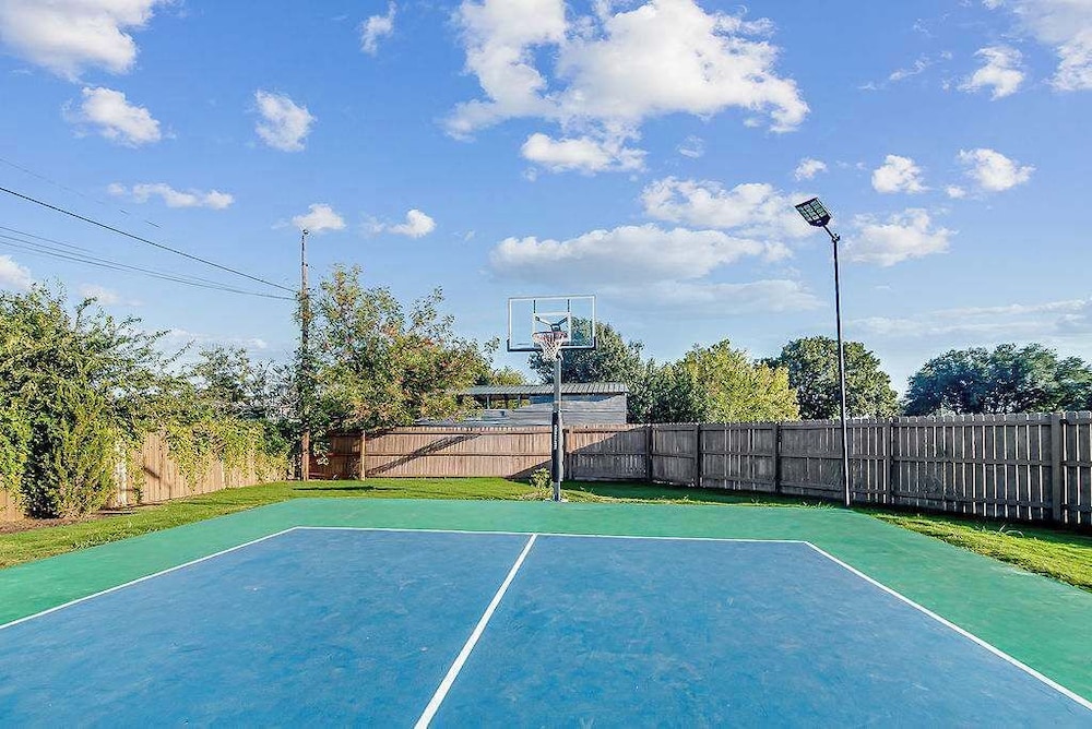 108 Wisteria Dr