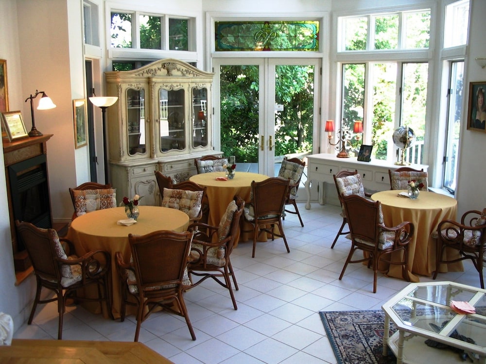 Columbia Vacations - The Columbia Inn at Peralynna Manor - Property Image 108