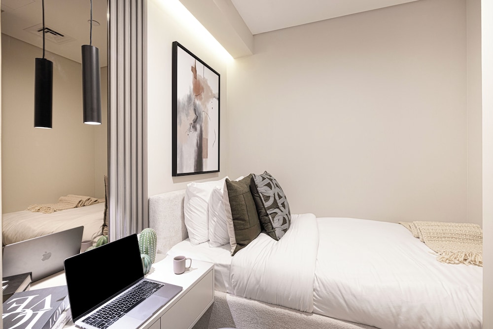 DVH Luxe Retreat 4BR Burj View Apartment
