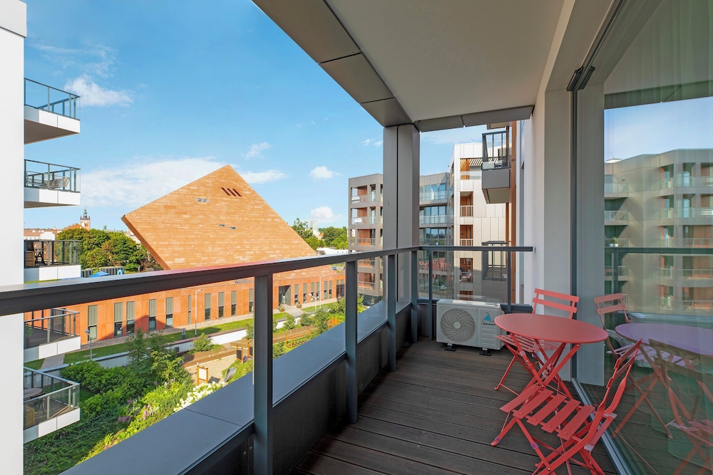 Brabank Riverside & Parking by Downtown Apartments