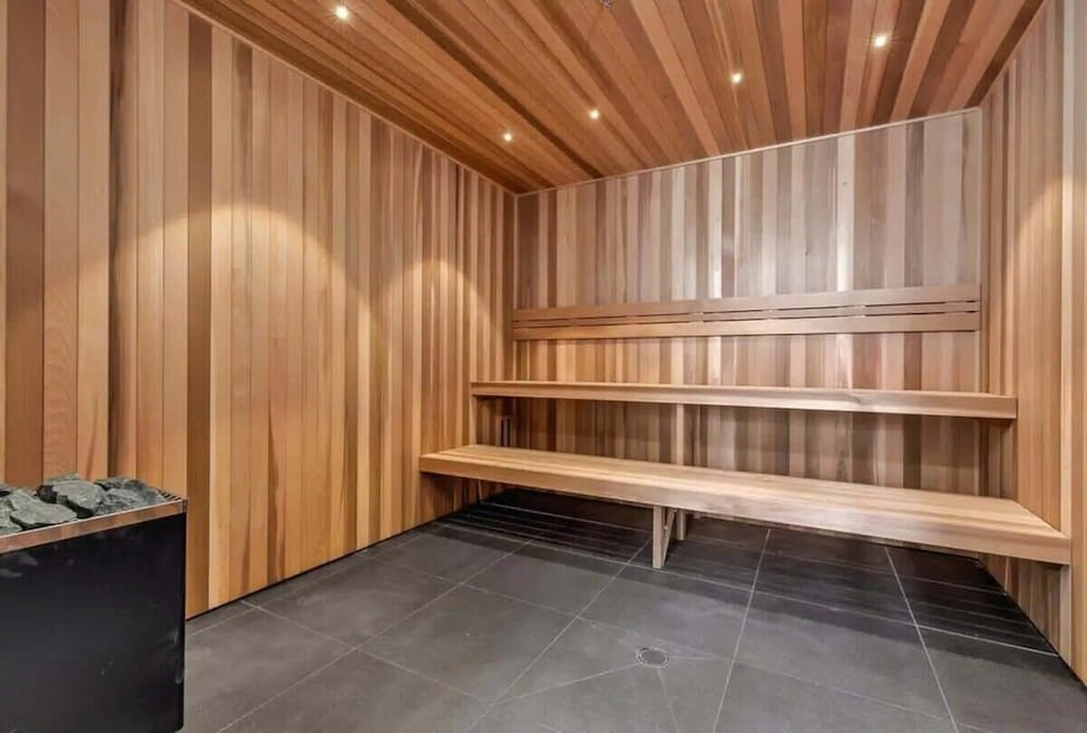 A Chic 2BR Apt Near Melbourne CBD w/ Free Parking
