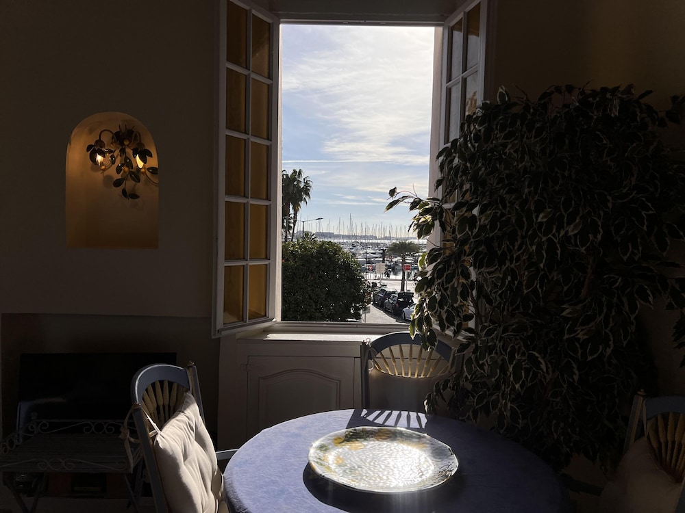Very Charming Studio Apartment on Port in Cannes a Short Walk to Palais With Aircon and Internet - 411