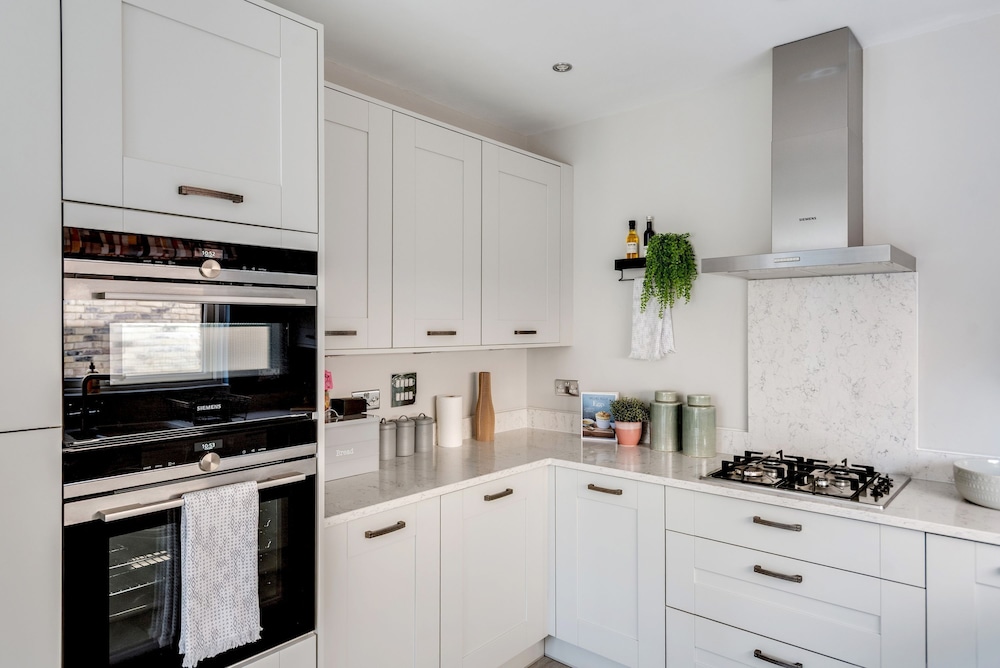 Stylish 4-br House - Free Parking Nice Garden