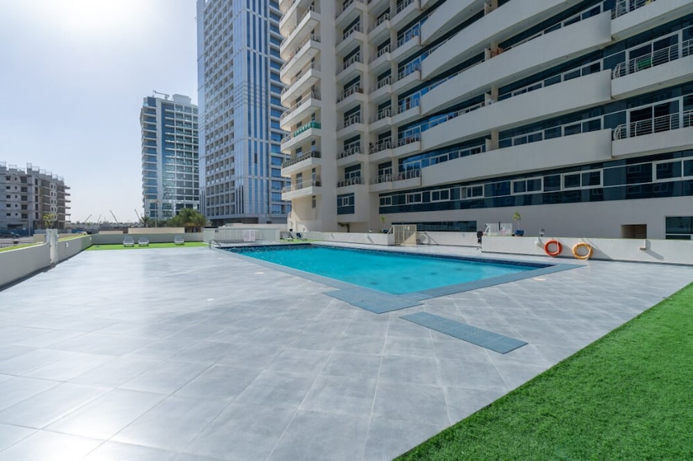Calm Studio Apartment Right by the Golf Courses in Sports City