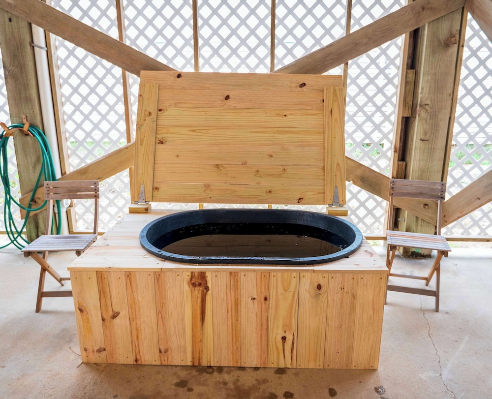 Short Walk to Beach Hot Tub Cold Plunge Pool