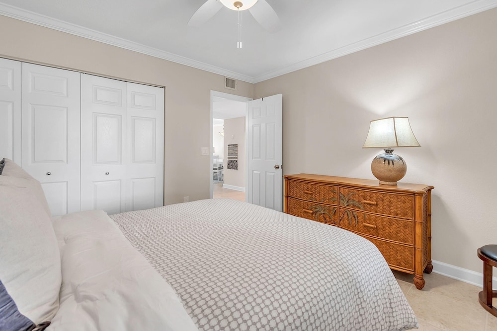 Land's End 11-306 Beach Front - Premier