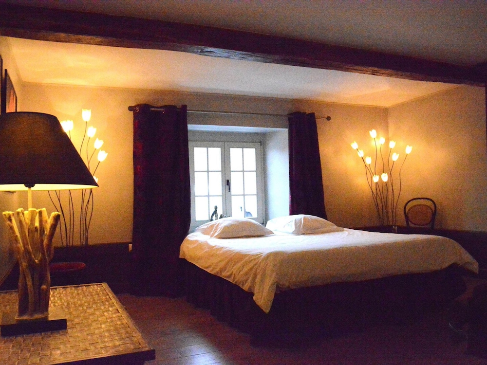 Holiday Home in Bievre Near Town Center view 3