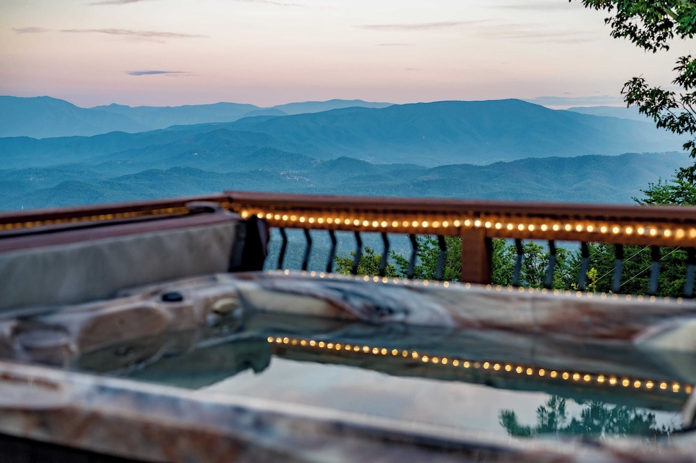 Panorama by Avantstay Unparalleled Views, Deck w/ Hottub, Game Room Pool Table
