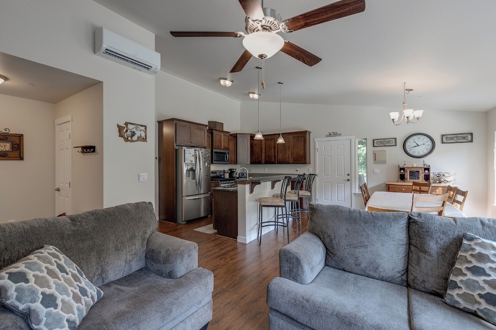 A Re-styled Single Story, 3-bedroom, 2-bath Ranch Style Cabin at Silver Lake