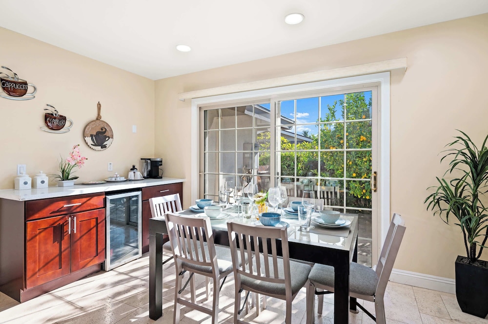 Luxury Estate With Sparkling Pool & Elegant Amenities