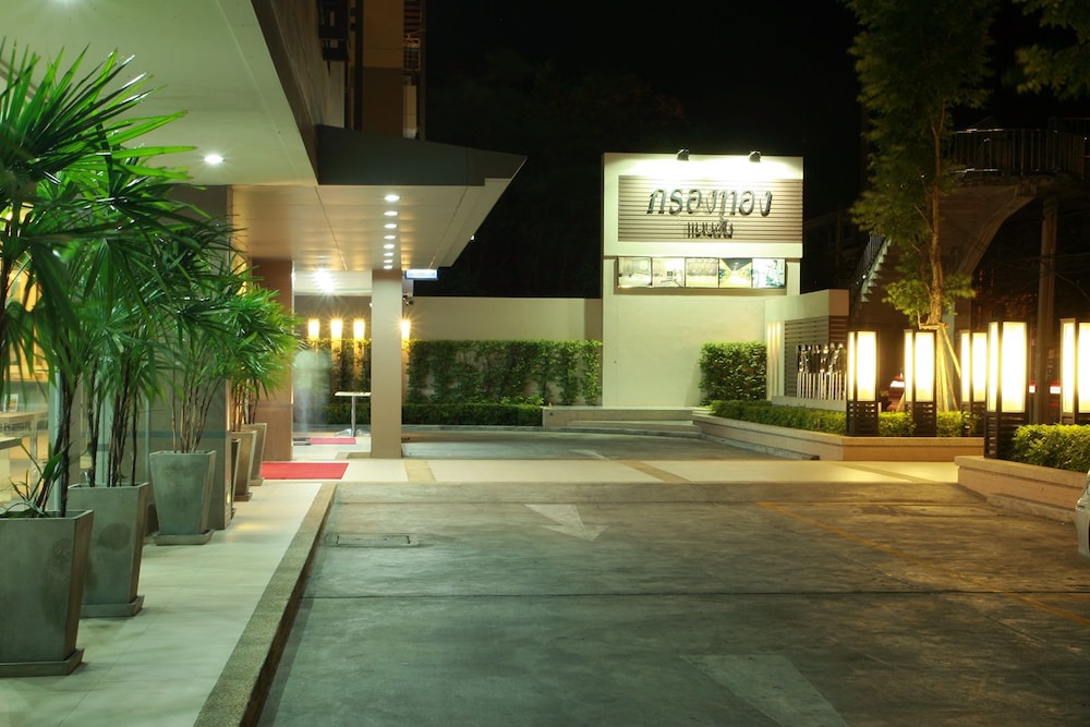 Krongthong Mansion & Hotel