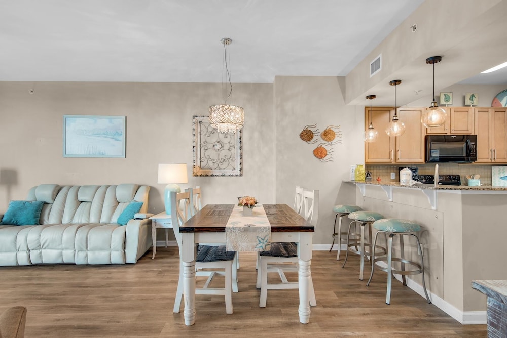 Palms Resort #1503 Jr. 2BR
