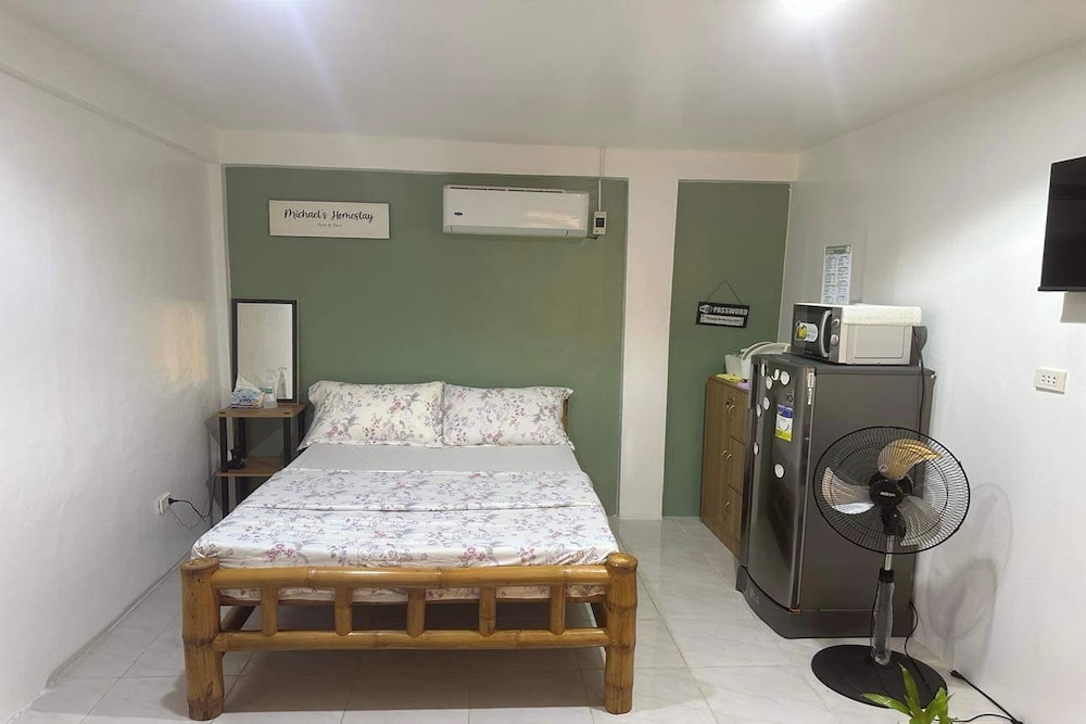 Michael's Homestay - Farm Villa near Patar Beach & Bolinao Falls