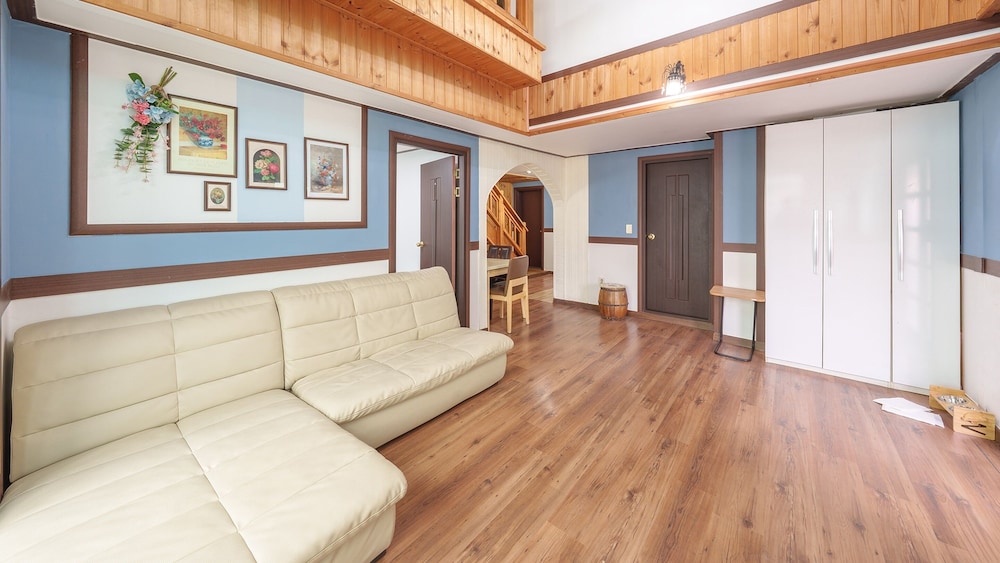 Gapeong Eoneunal Spa Pet Pension