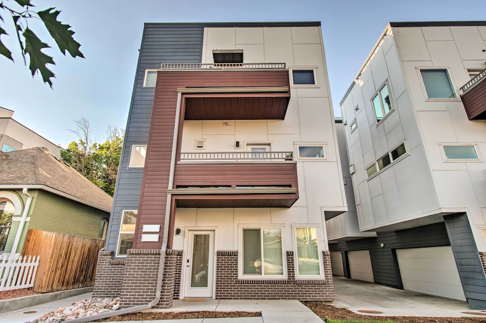 Modern Denver Townhome w/ Rooftop Terrace! view 3