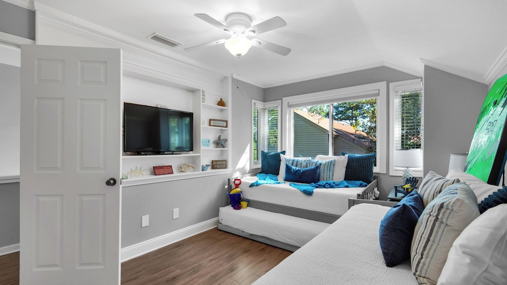 Waterfront Retreat in Sandestin w/ Golf Cart & Free Attraction Tickets!