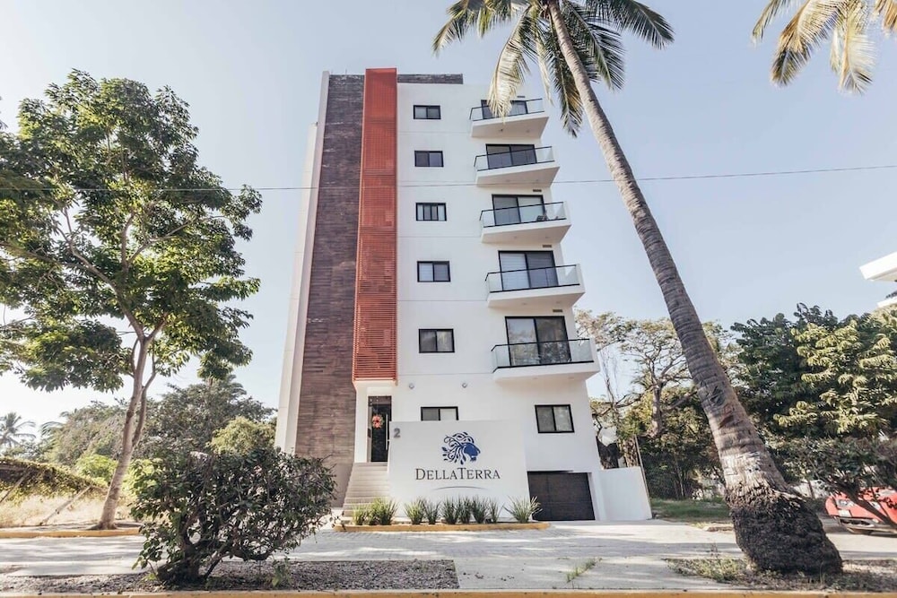 Cozy 2BR House 2 min to the Beach - Pool - Terrace