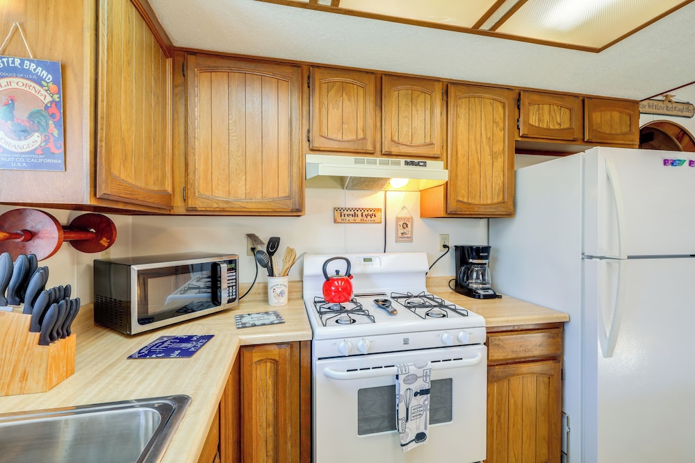 Deck & Forest Views: Black Bear Cabin' in Payson