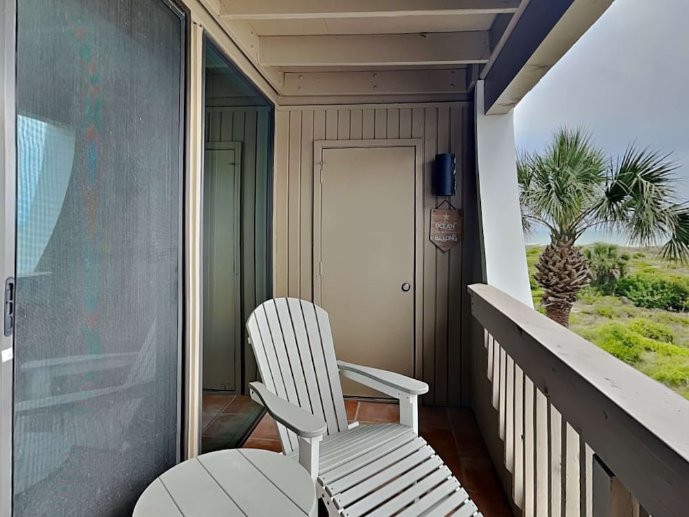 Oceanfront Luxury: 2BR Condo, New Rental