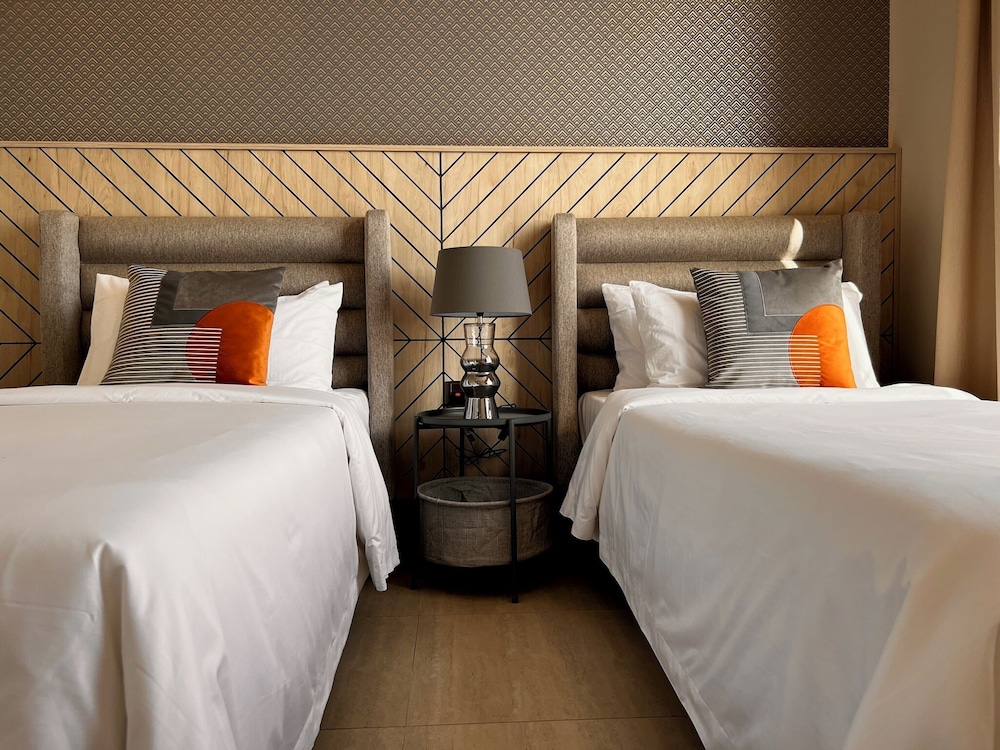 C Living - Premium 3 Bedroom - AQIQ