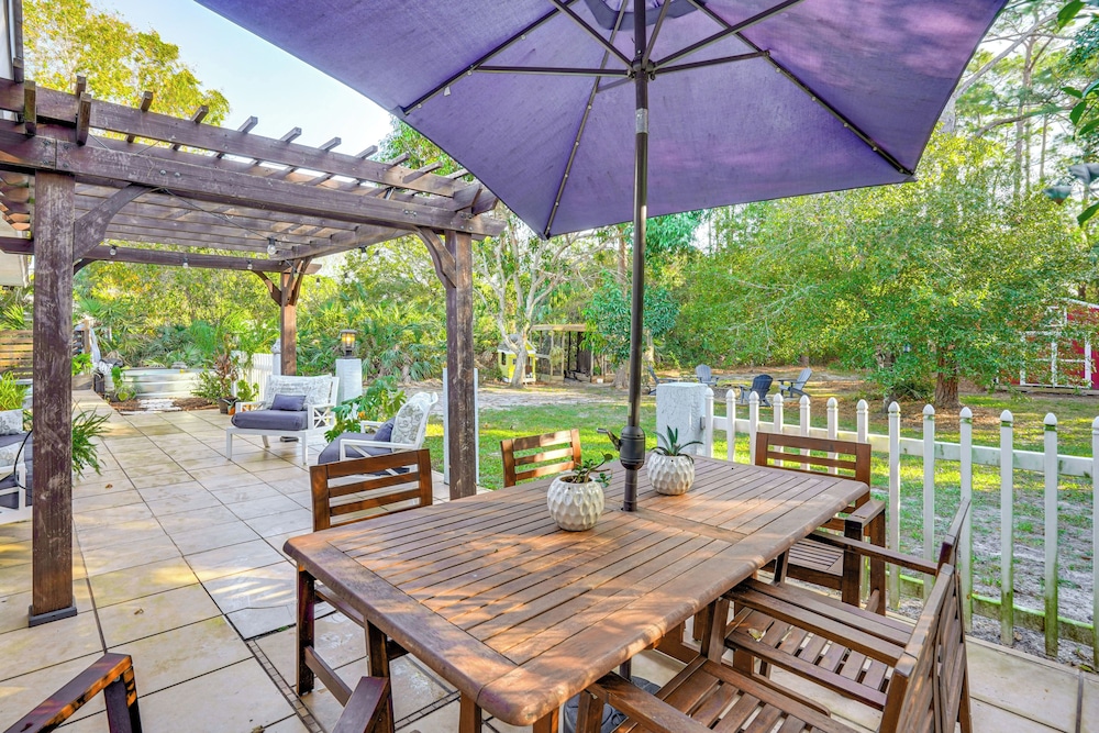 6 Mi to Dtwn: Pet-friendly Retreat in Fort Pierce!