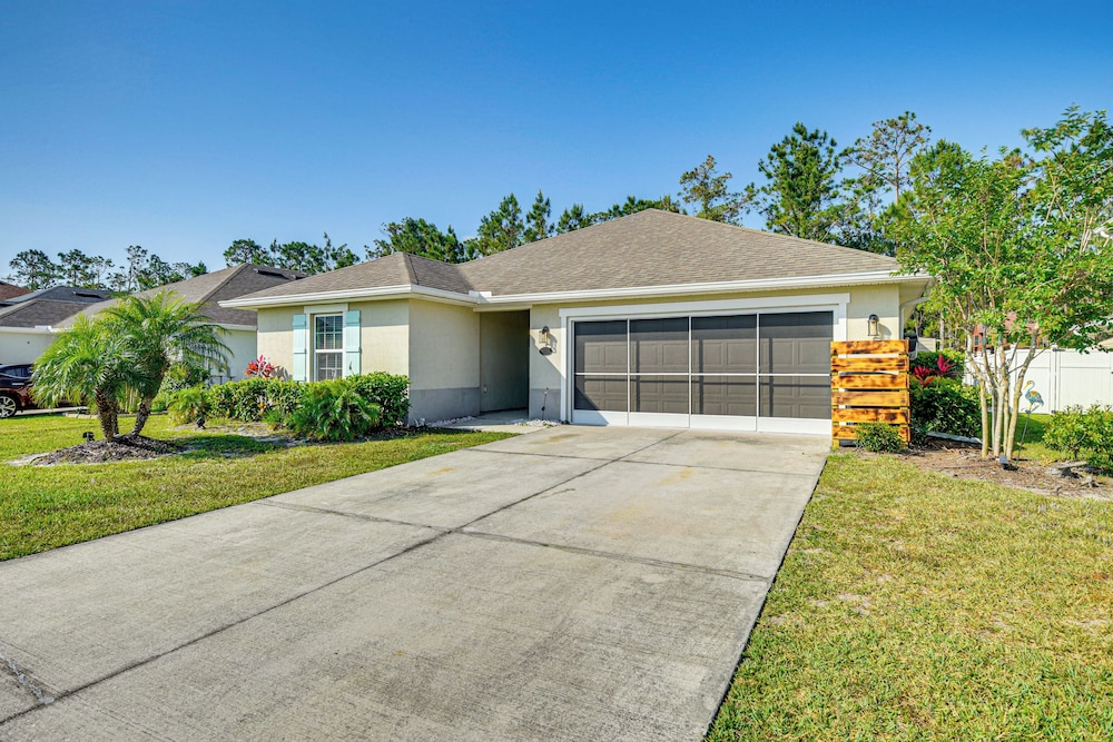 10 Mi to Ocean: Home w/ Lanai in Ormond Beach!