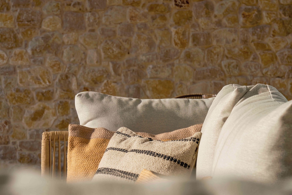SalvatoreHomes - Pure Luxury in the Centre of Bardolino with Pool & Private Jacuzzi - Casa Olivia - a 5 Star Luxury Collection at Lake Garda