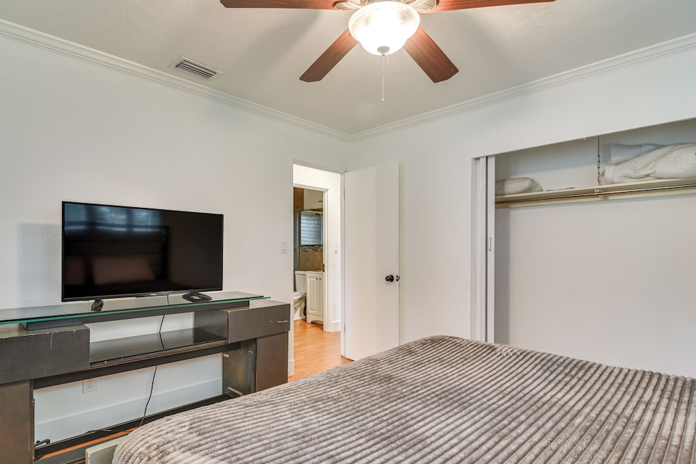 5 Mi to Dtwn: Pet-friendly Home in St Petersburg!