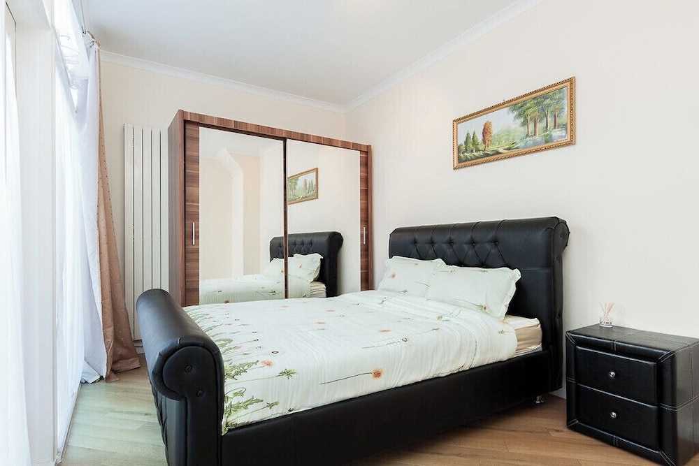 Luxury Villa 6 Bedrooms Next to Marble Arch