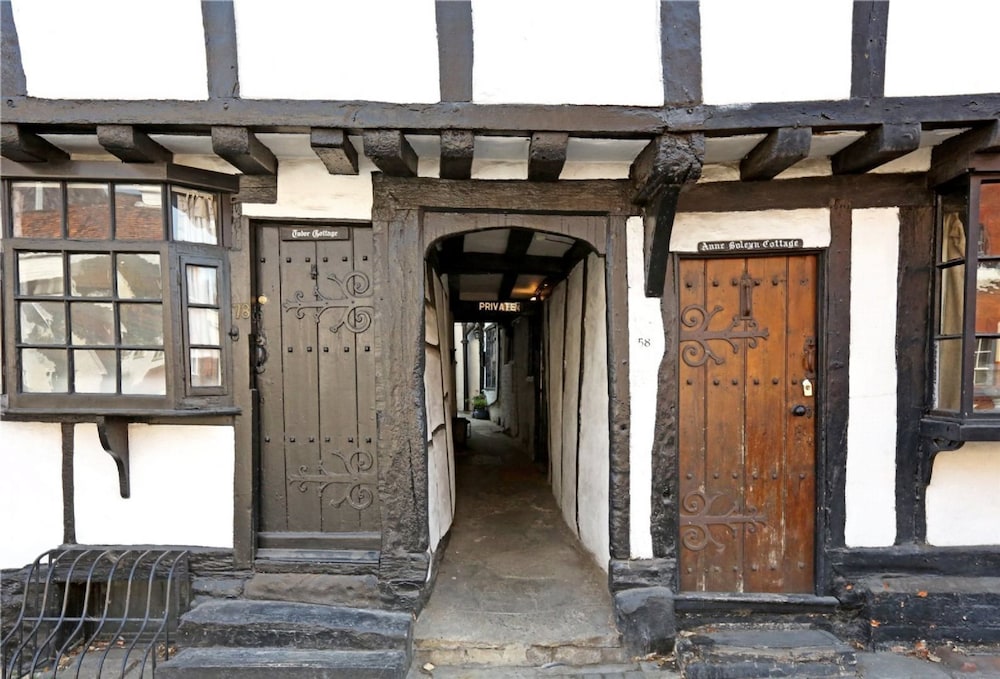 Henry VIII Cottage view 3