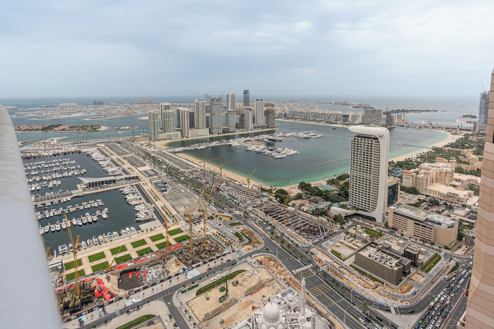High End Luxury Stay with Full Palm Jumeirah View