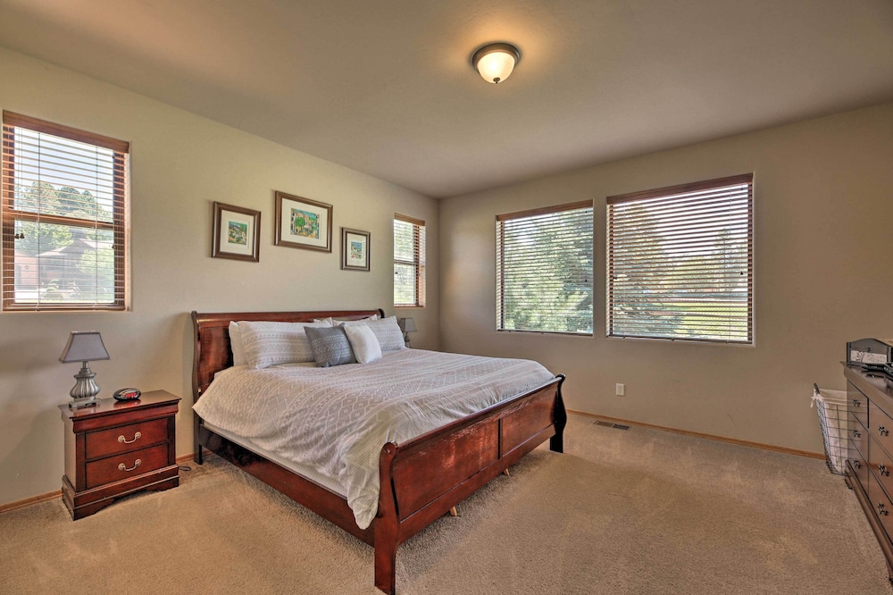 Sunny Show Low Home: Deck, BBQ & Golf Course Views view 5