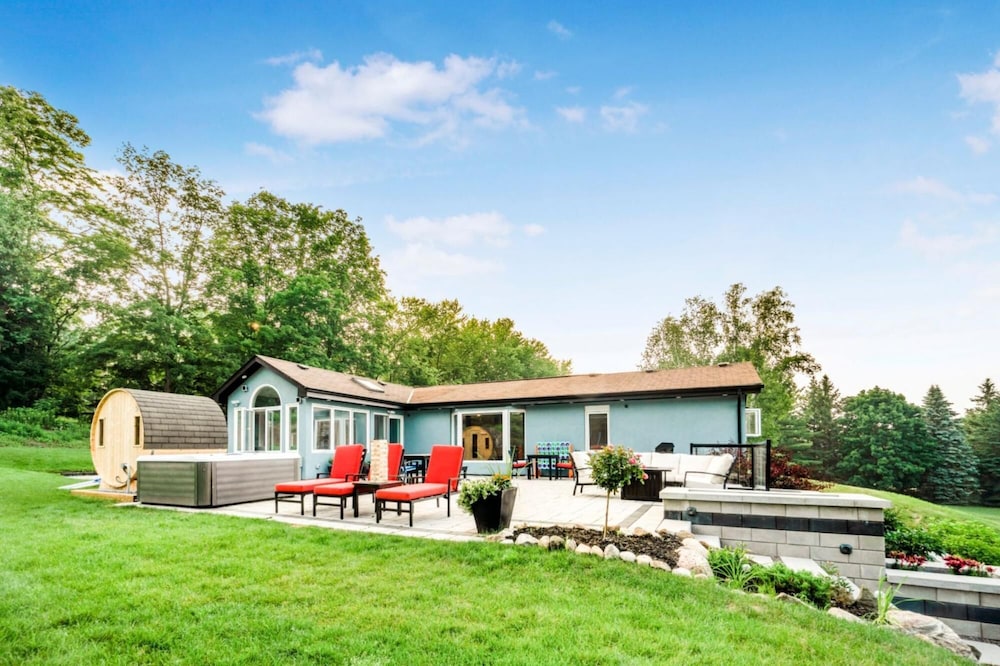 Georgina. New 4 Bedroom House Near Lake Simcoe