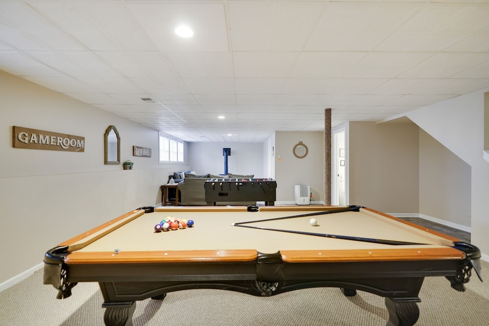 The Nest at Pinecrest by Avantstay Hot Tub Spacious Deck Game Room Fire Pit