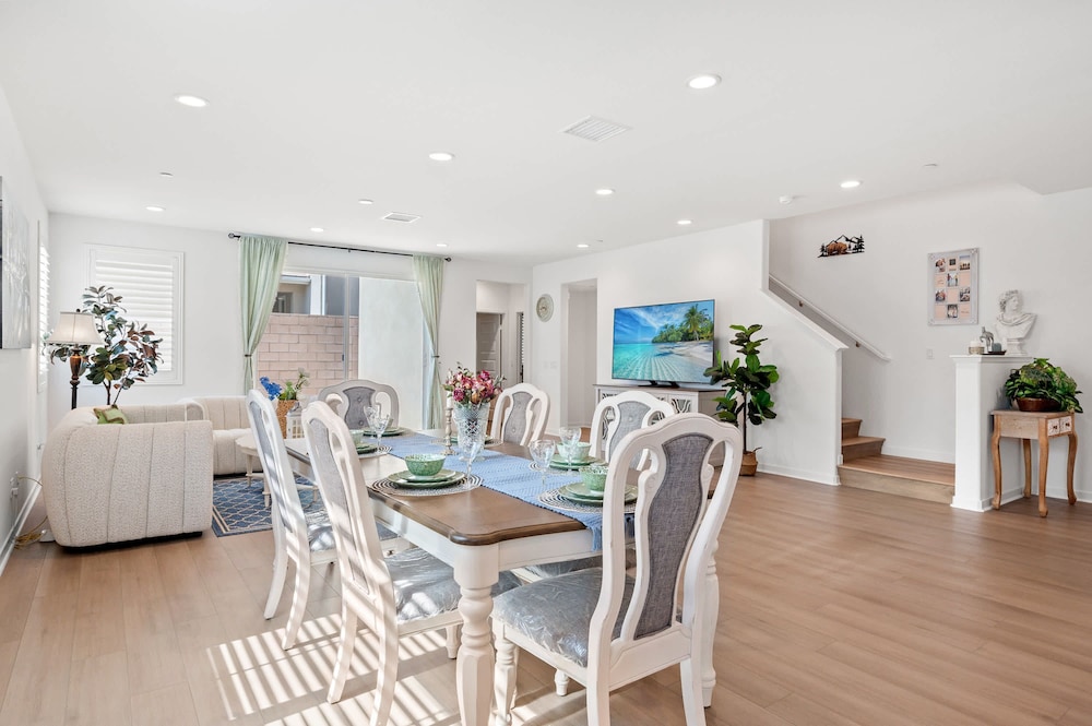 Spacious 5BR Getaway w Game Room Modern Comfort