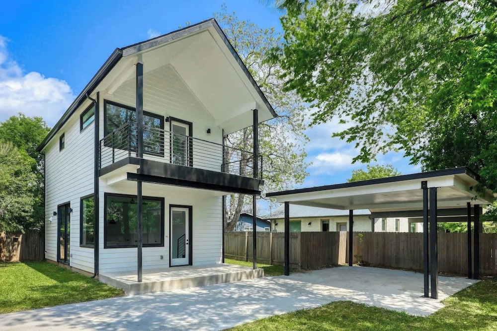 Upstay: Contemporary 2BR Retreat w Patio & BBQ