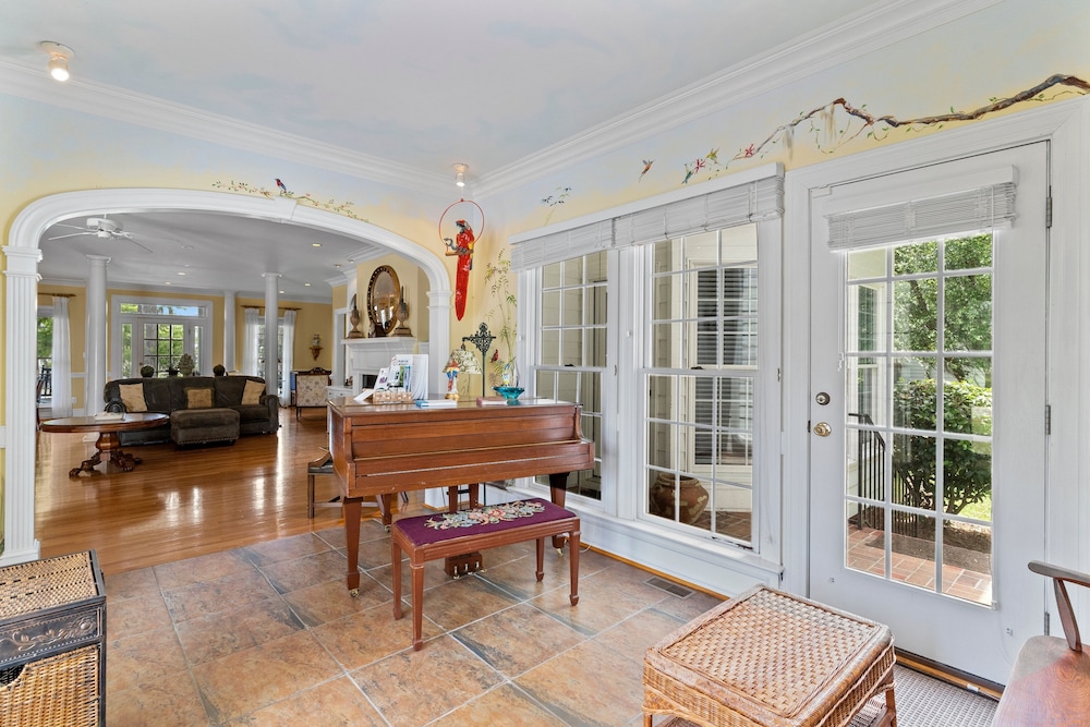 Lake Escape - Lake Waccamaw 7 Bedroom Home