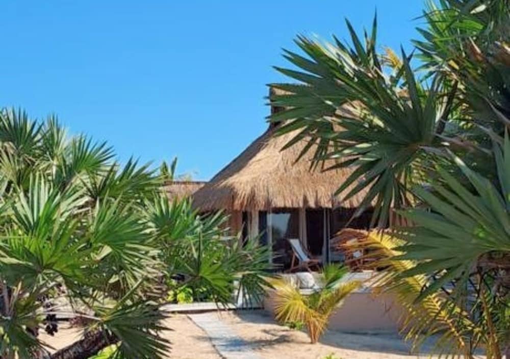 Sunset Villa - Luxury Beachfront Villa with Private Pool by Karula Sand Villas