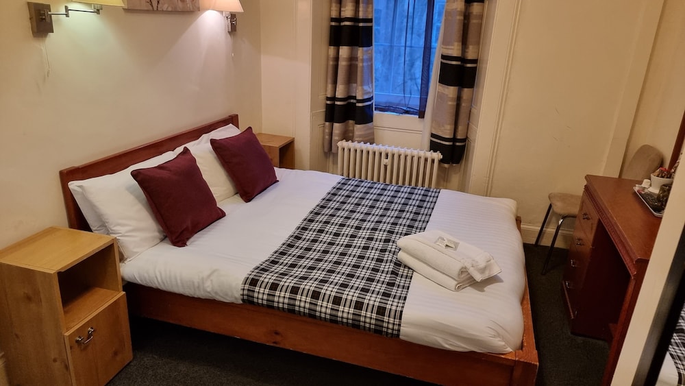 The Hampton Court Guesthouse