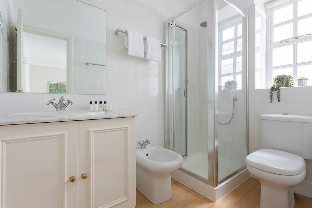 Bathurst Mews III by Onefinestay