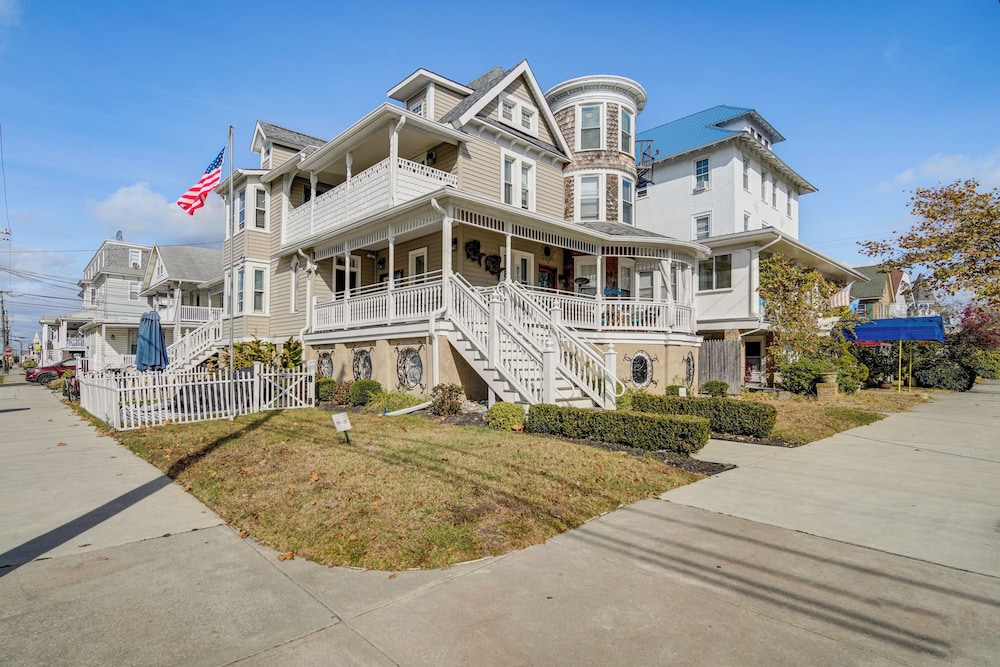 Steps to Beach: Couple's Retreat in Ocean City!
