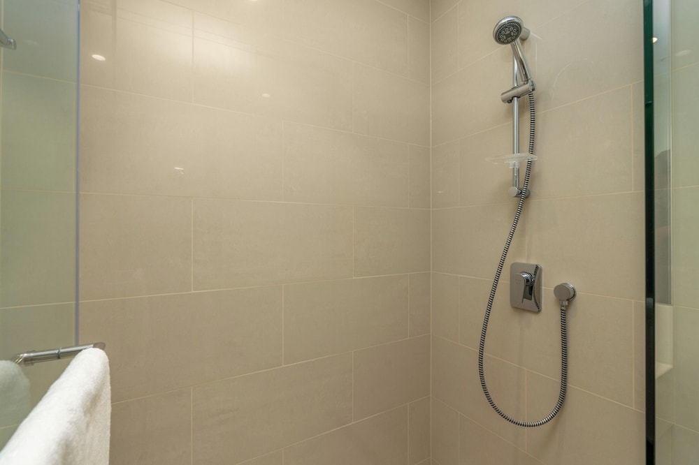 2BR High Floor Act I Act II T1