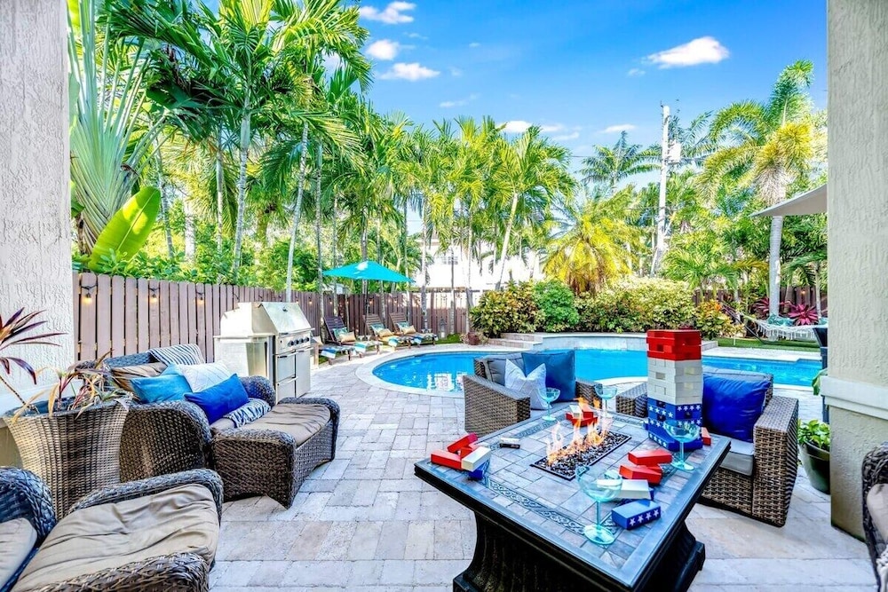 5 Bedroom Luxury Home, Minutes to Las Olas, Shops & Beach
